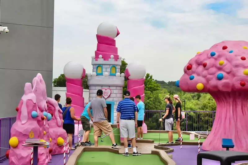 crave-golf-club-group-rooftop
