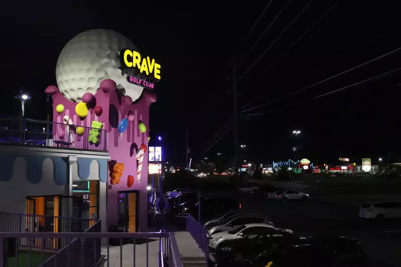 crave-golf-club-night