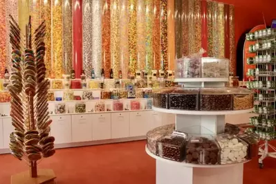 sweet-shop-at-toy-box-mini-golf