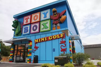toy-box-mini-golf-exterior (1)