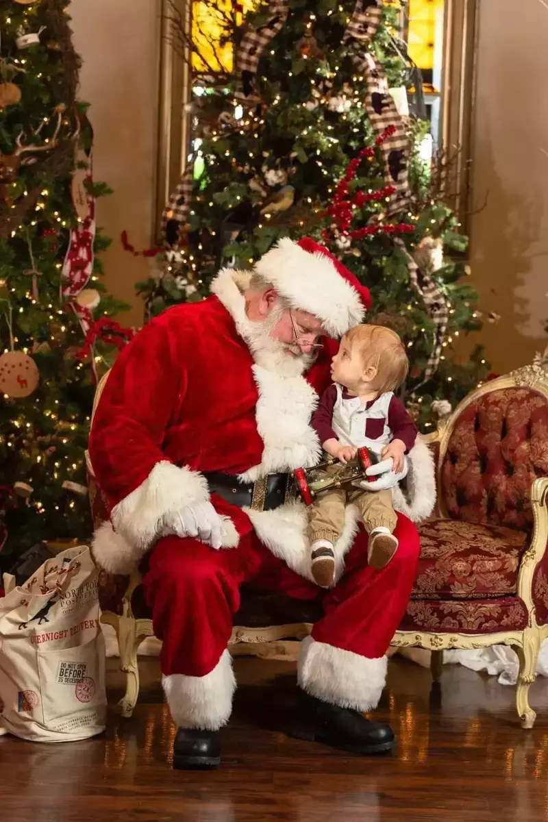 santa-with-child