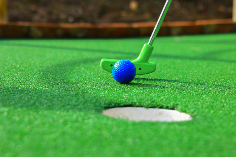 outdoor mini golf