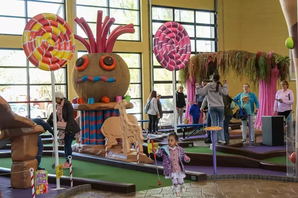 indoor mini golf course at Crave Golf Club in Pigeon Forge